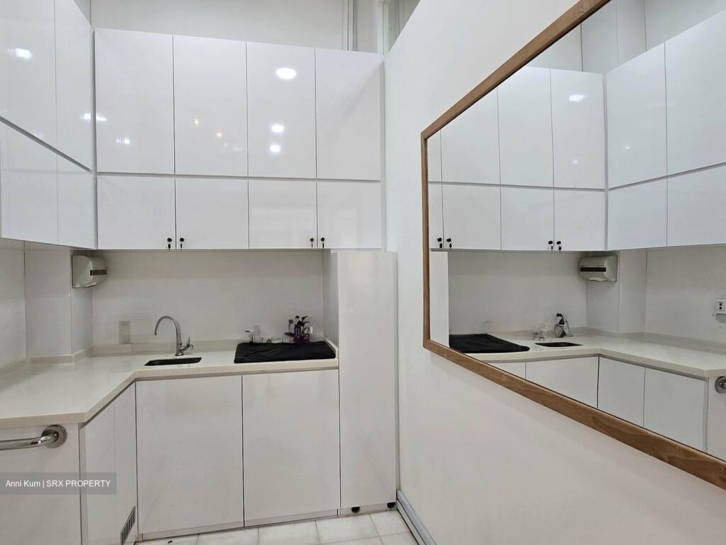 SQUARE 2 (D11), Retail #497413421